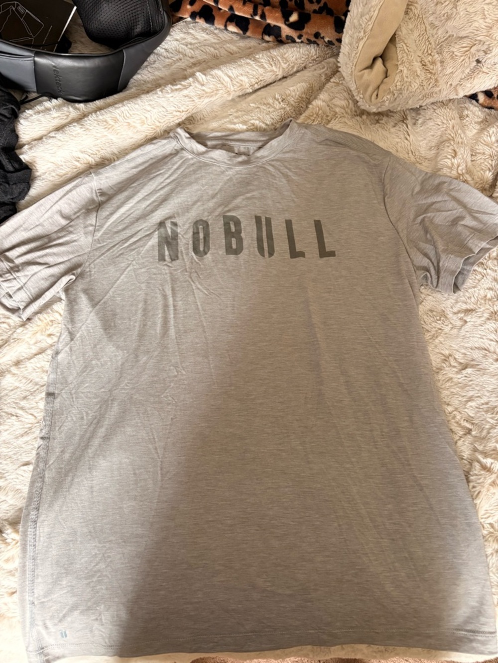 NOBULL Men’s Light Gray Short-Sleeve Logo Tee